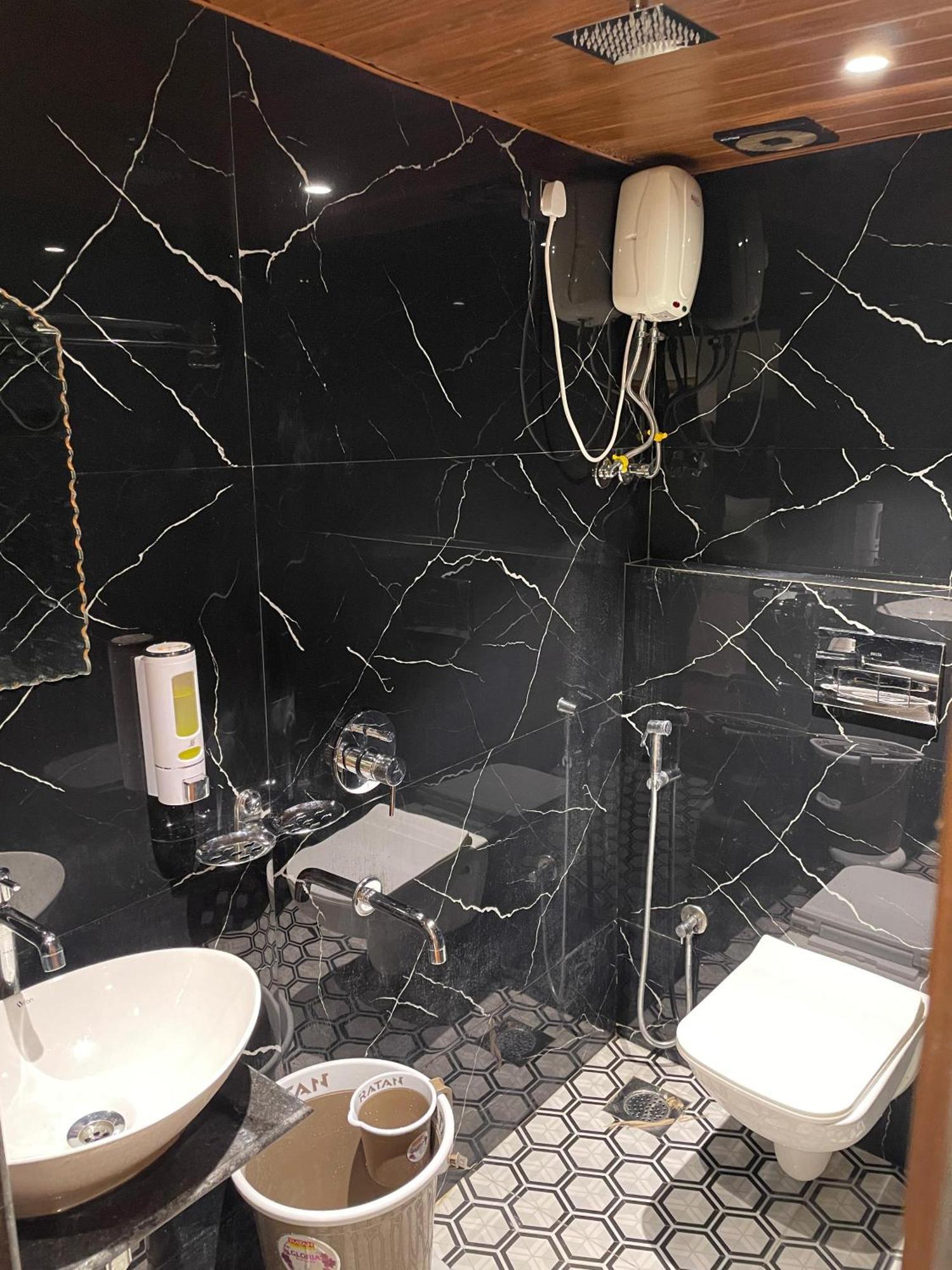 Hotel Sai Palace- Near Tata Memorial Hospital مومباي المظهر الخارجي الصورة