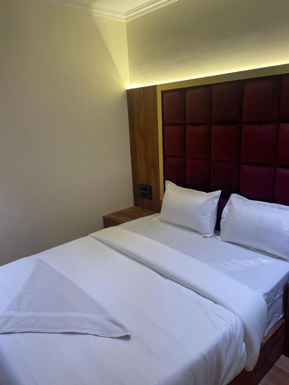 Hotel Sai Palace- Near Tata Memorial Hospital مومباي المظهر الخارجي الصورة